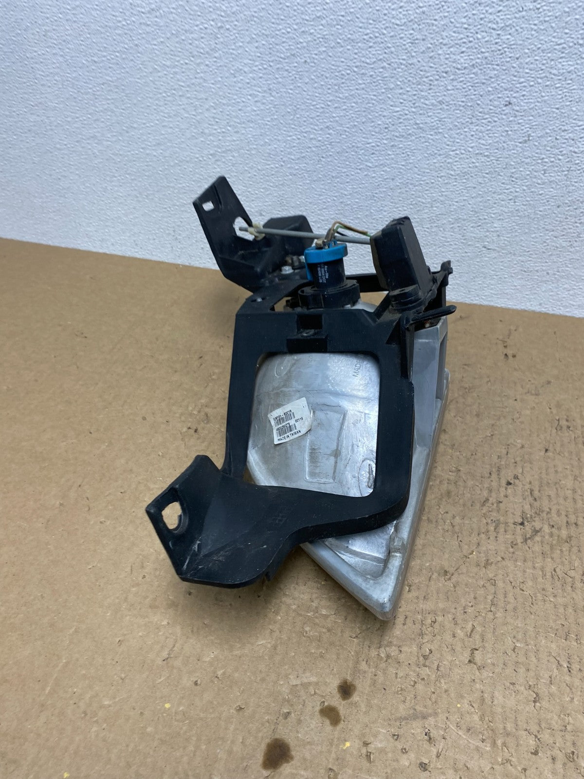 1997 to 2005 Chevrolet Venture Montana Right Passenger RH Headlight AC1584 DW8