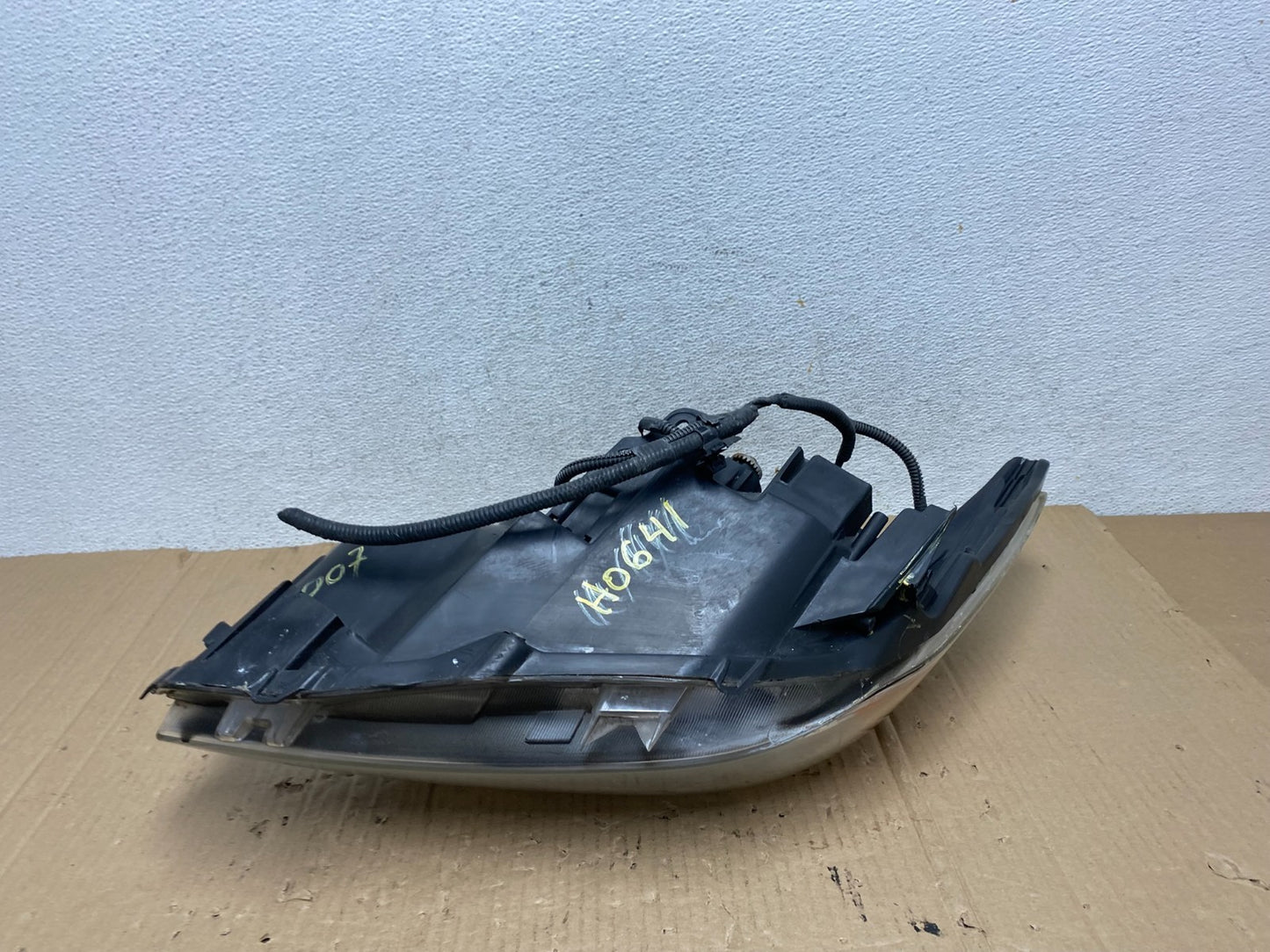 2010 - 2011 Toyota Prius Right Passenger Rh Blue Halogen Headlight AE9007 DW8