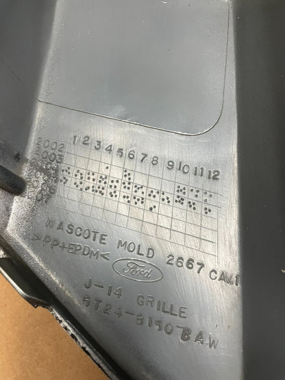 2005 - 2006 Mazda Tribute Front Upper Grille Grill Oem aa2255 DG9