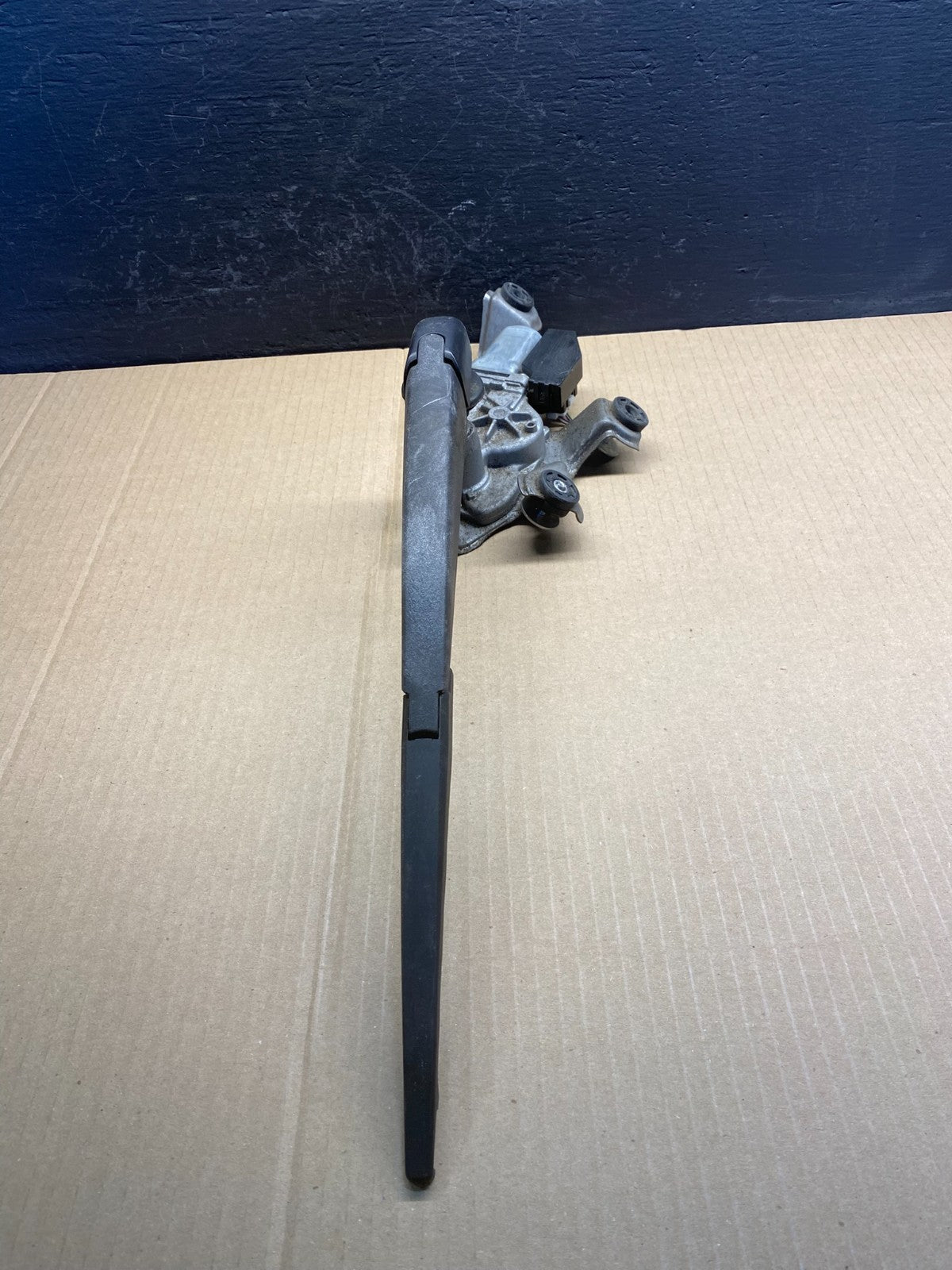 2009 to 2012 Toyota Matrix Rear Wiper Windshield Motor OEM AC0846 DG2