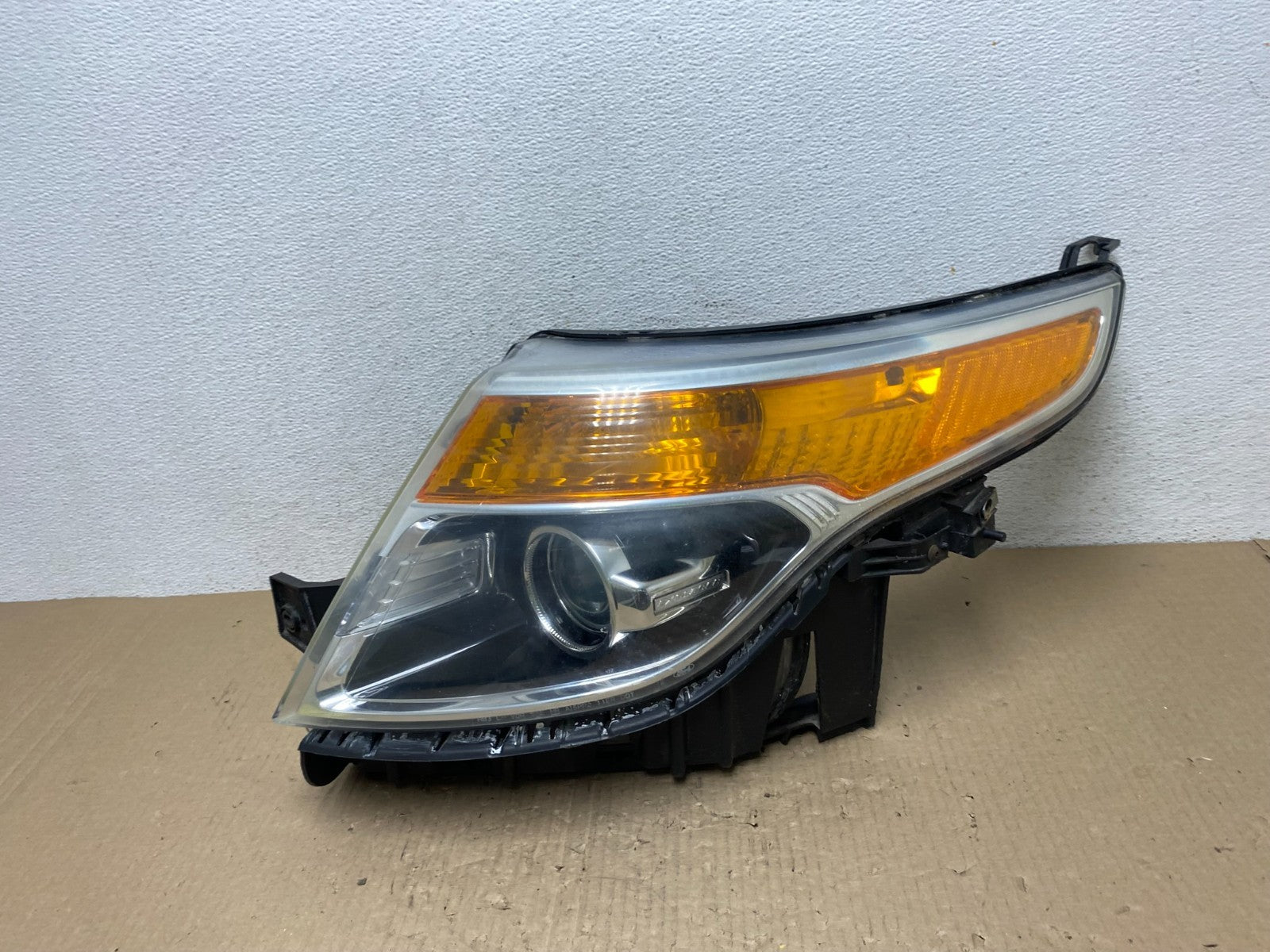 2011 to 2015 Ford Explorer Left Driver LH Halogen Headlight AE9748 DW0