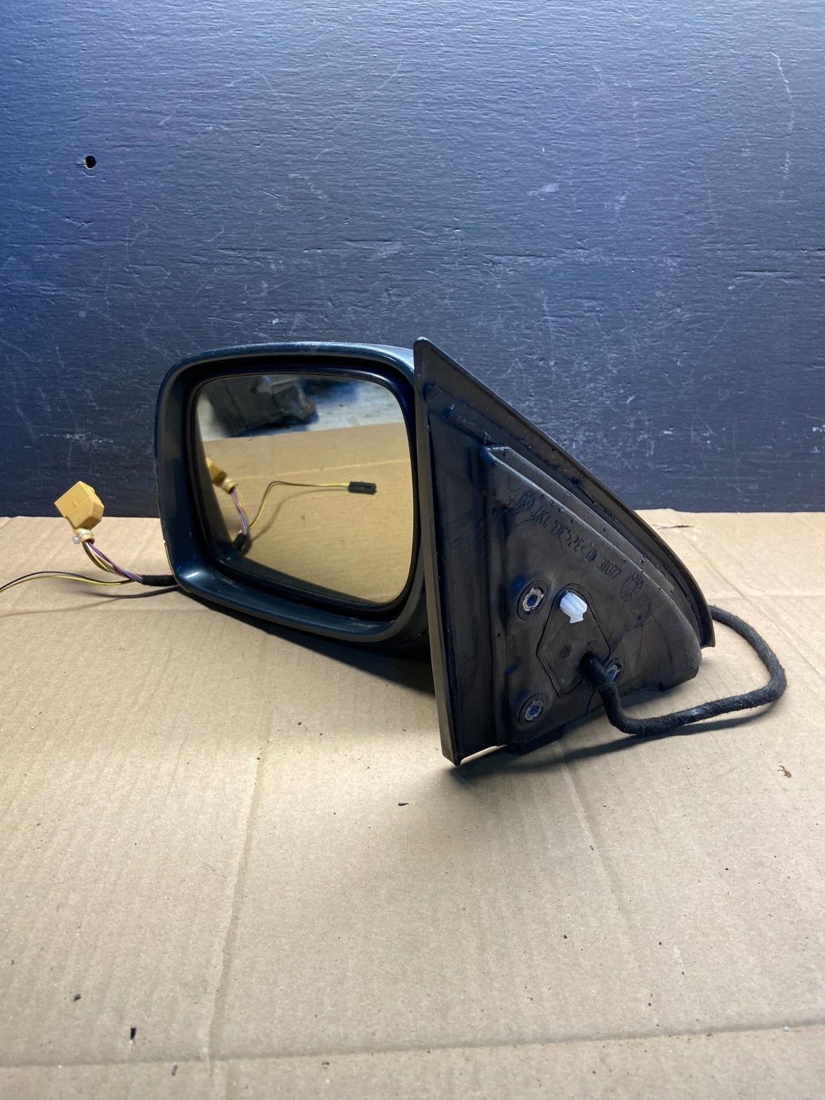 2004 to 2007 Volkswagen Touareg Left Door Power View Door Mirror AD1800 DG11