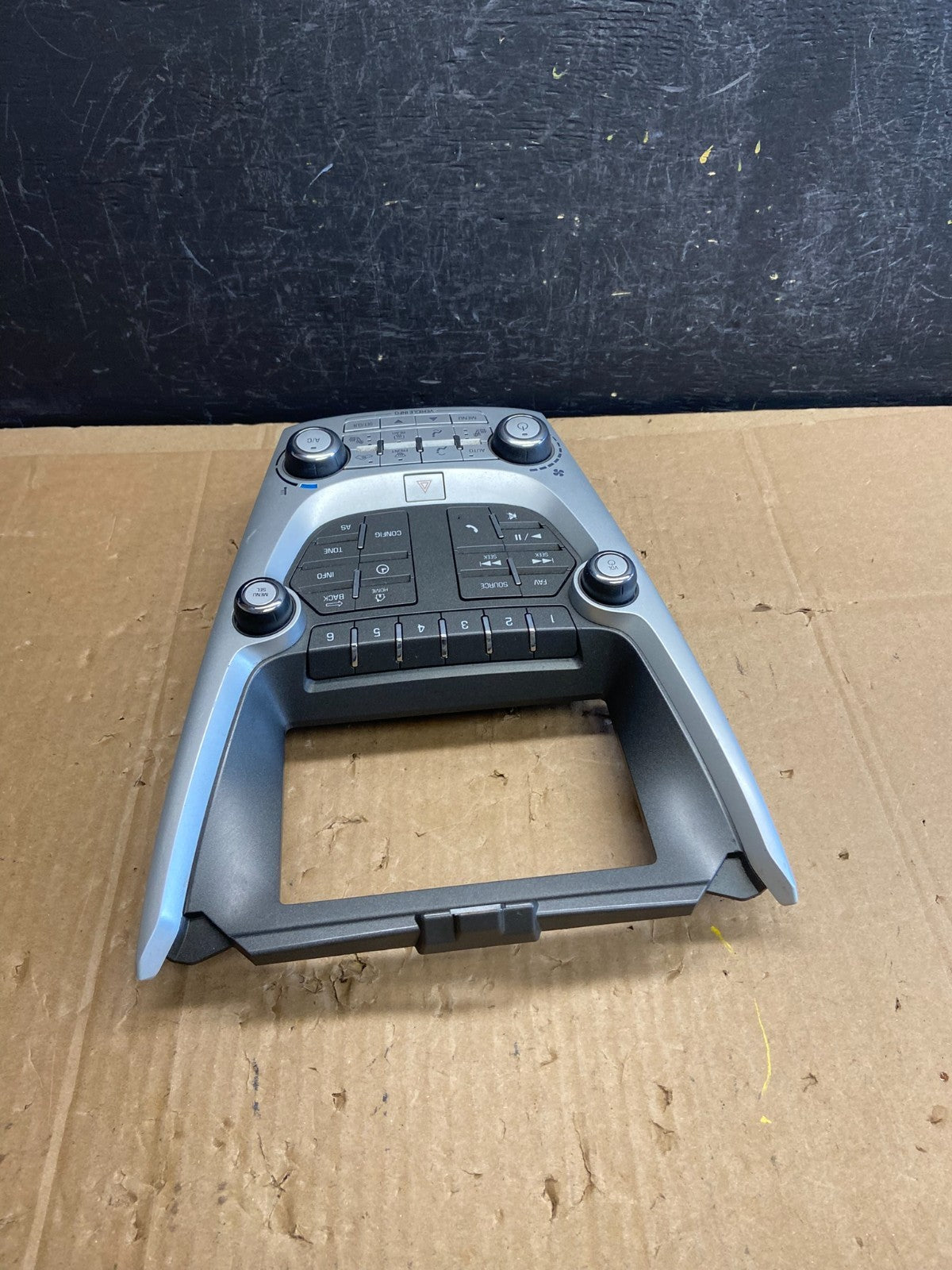 2016-2017 Chevy Equinox Terrain Radio Face Climate Control Panel Bezel ad2240 DG3
