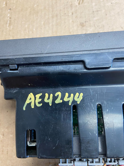 2003 to 2006 Lincoln Town Car Climate Control Panel ae4244 DG5