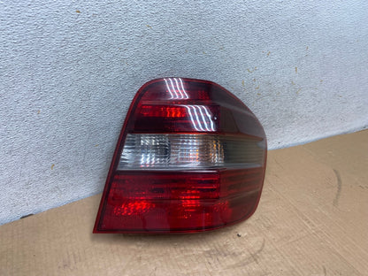 2009 to 2011 Mercedes ML350 ML-Class Right Passenger RH Tail Light AI7032 LK2