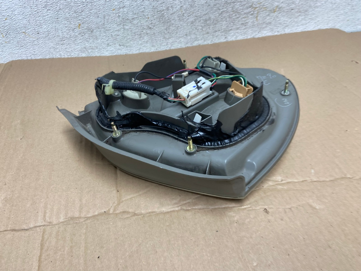 2002 2003 Nissan Maxima Right Passenger RH Side Tail Light AI1163 LK5