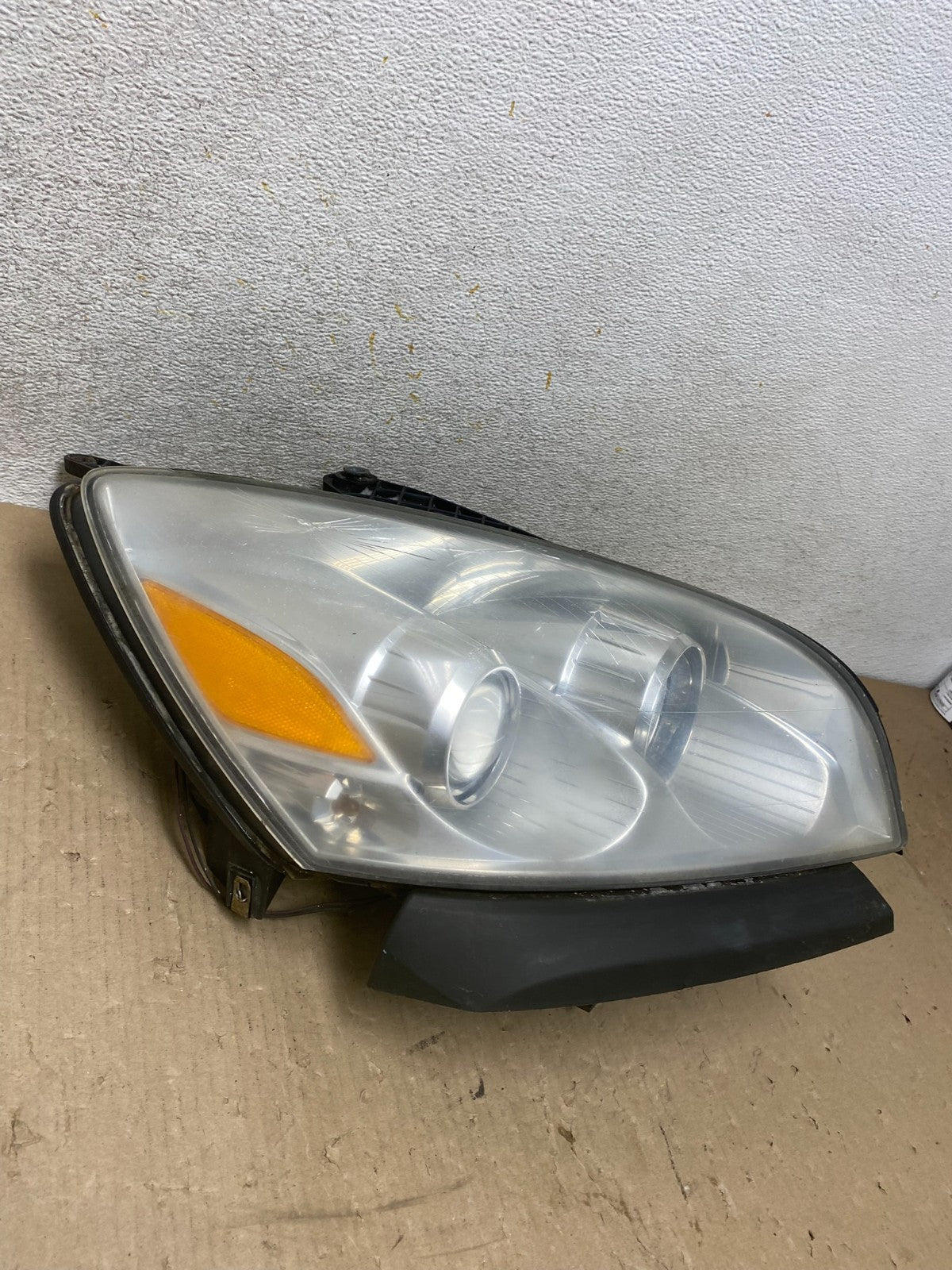 2007 to 2010 Saturn Outlook Right Passenger RH Halogen Headlight AH6881 DW2