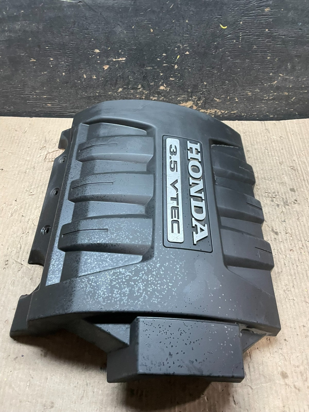 2006 to 2008 Honda Pilot Black Engine Cover OEM 3.5L V6815 DG2