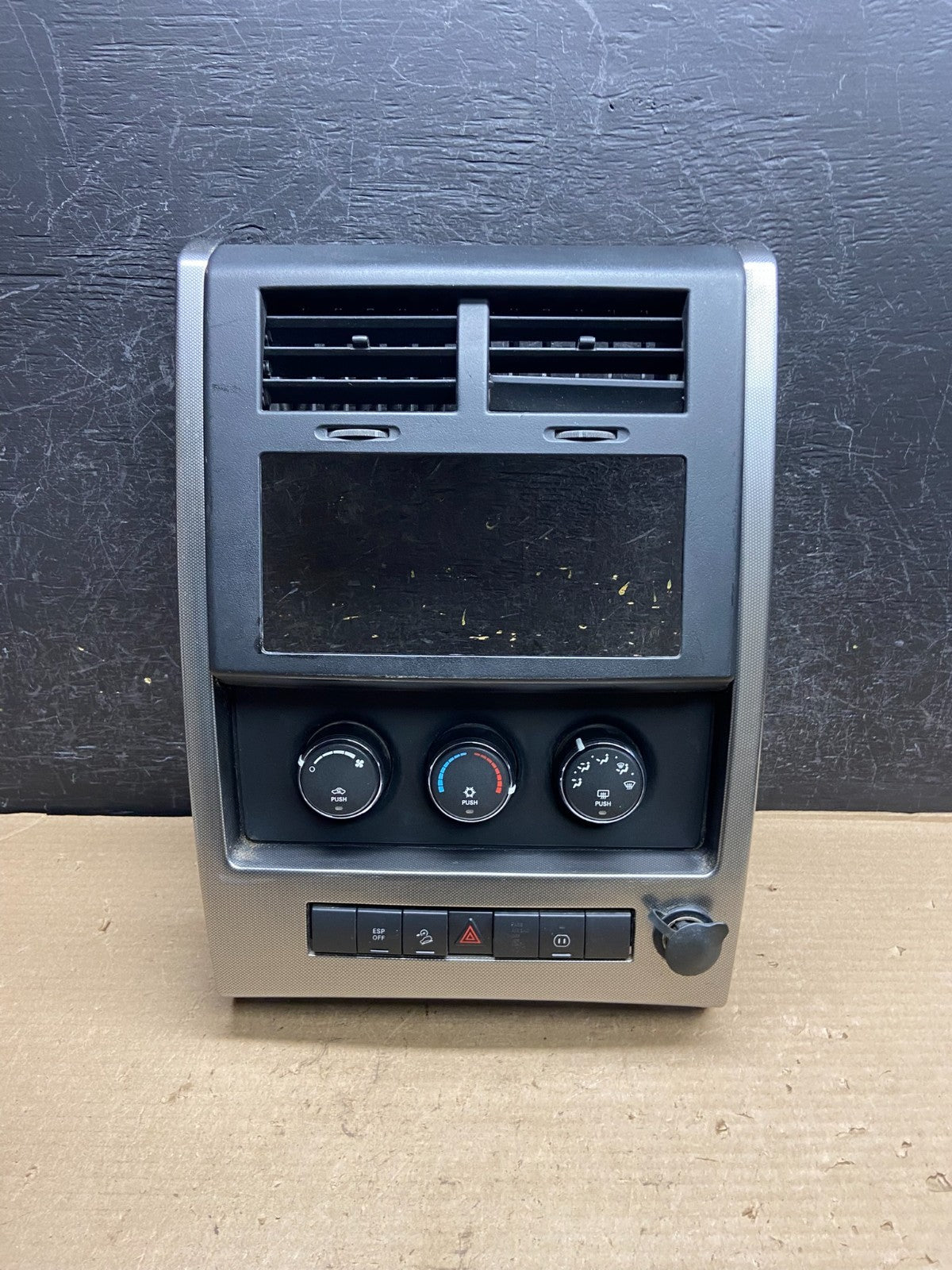 2008 to 2012 Jeep Liberty Dash Climate Temperature Control Radio Bezel AH3995 DG0