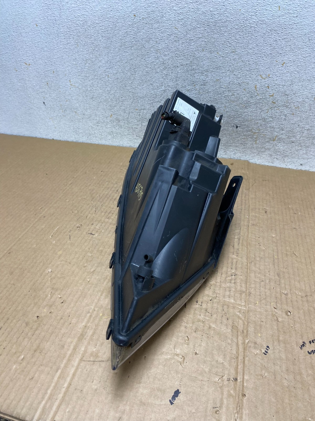 2011 to 2013 Kia Sorento Left Driver LH Side Headlight Halogen AI6715 DW5