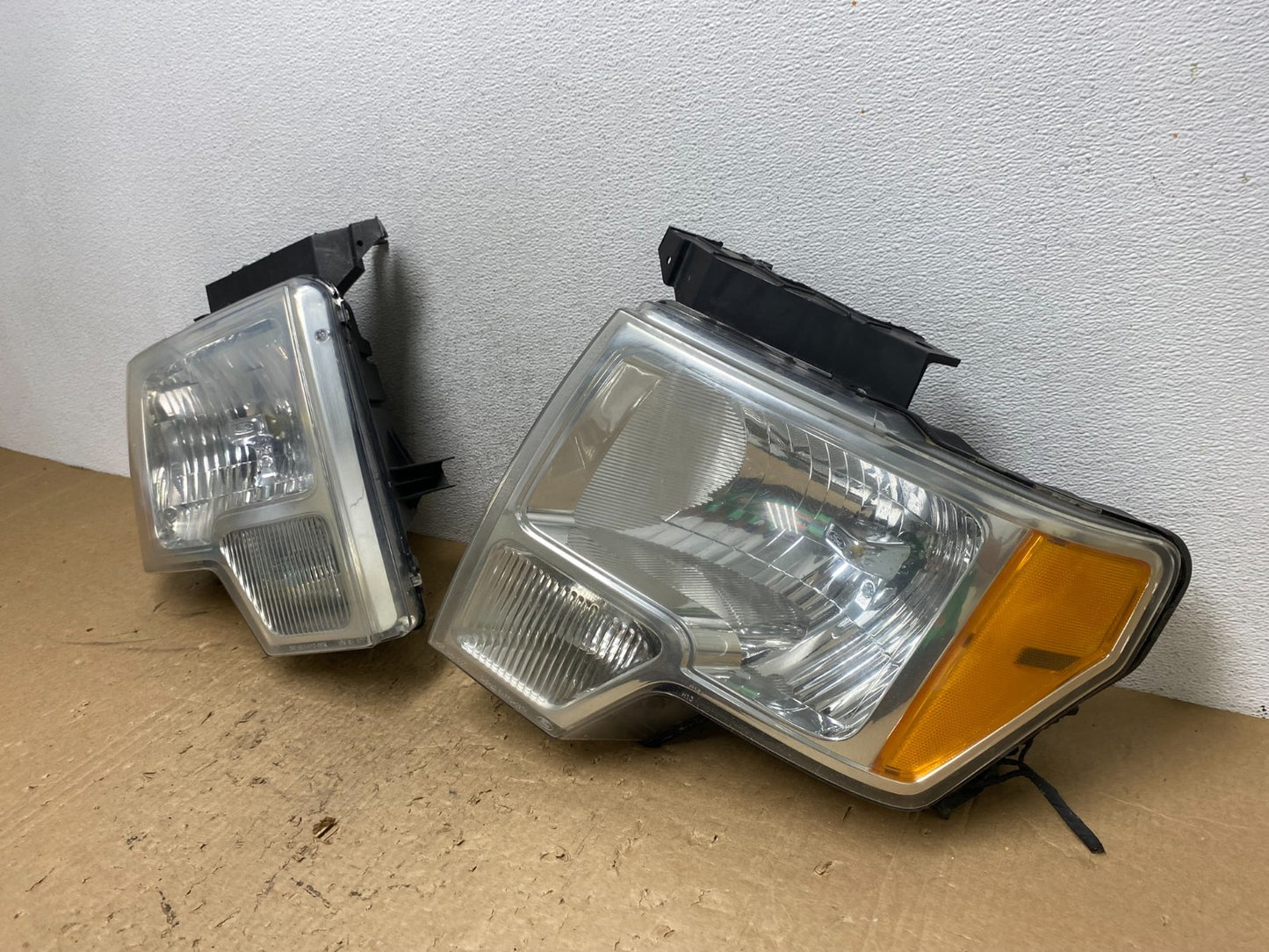 2009 to 2014 Ford F-150 F150 Left+Right Halogen Headlights AG1368 DW1