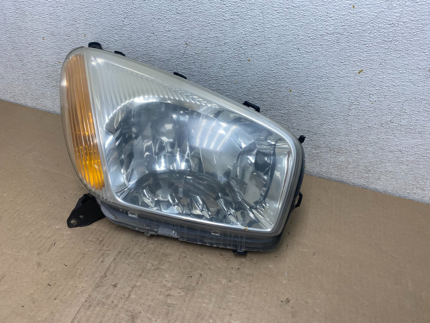 2001 to 2003 Toyota Rav4 Right Passenger RH Side Headlight Halogen M5653 DW1