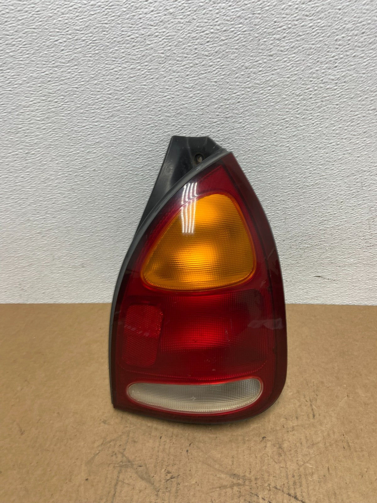 1996 to 2000 Hyundai Elantra Wagon Right Passenger Side Tail Light AC2927 DG0