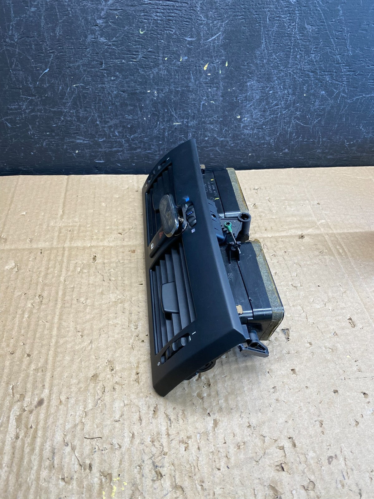 2004 to 2010 BMW X3 Center Console Dash Air Vent ac9634 DG1