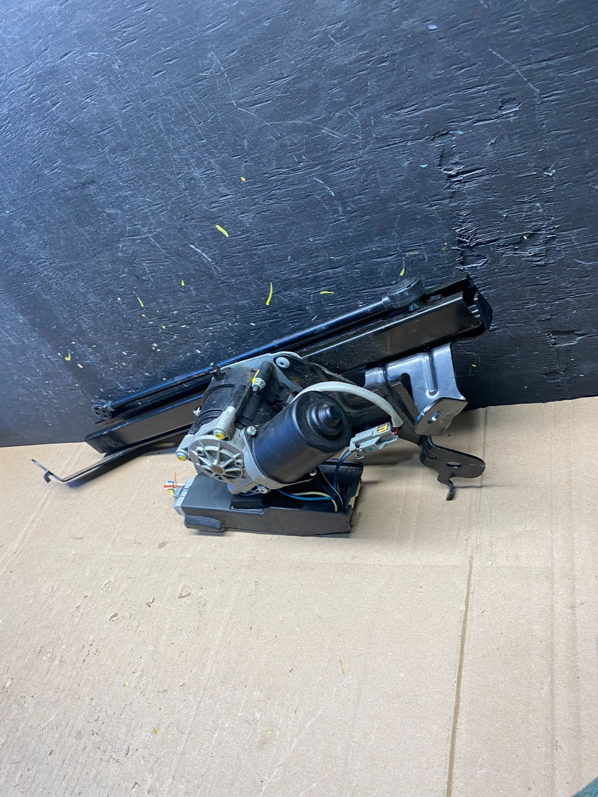 2006 - 2012 Hyundai Entourage Power Trunk Motor Assembly 81770-4D101 R8830 DG2