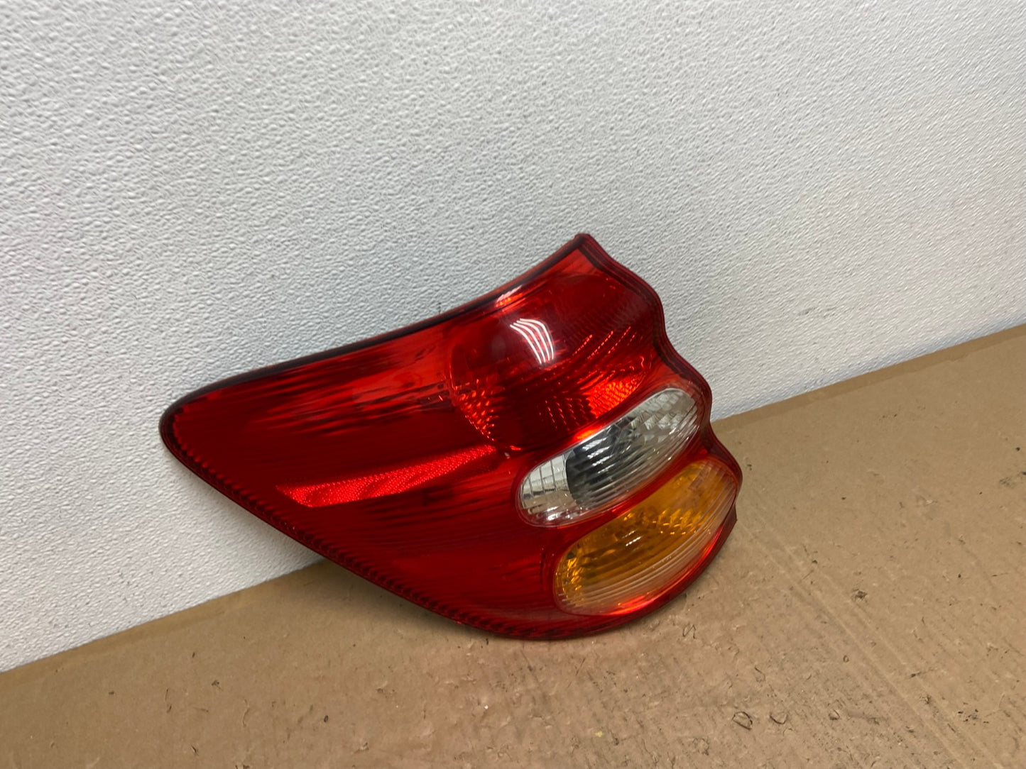 2001 to 2004 Toyota Sequoia Left Driver Lh Side Tail Light Oem AB6681 LK2