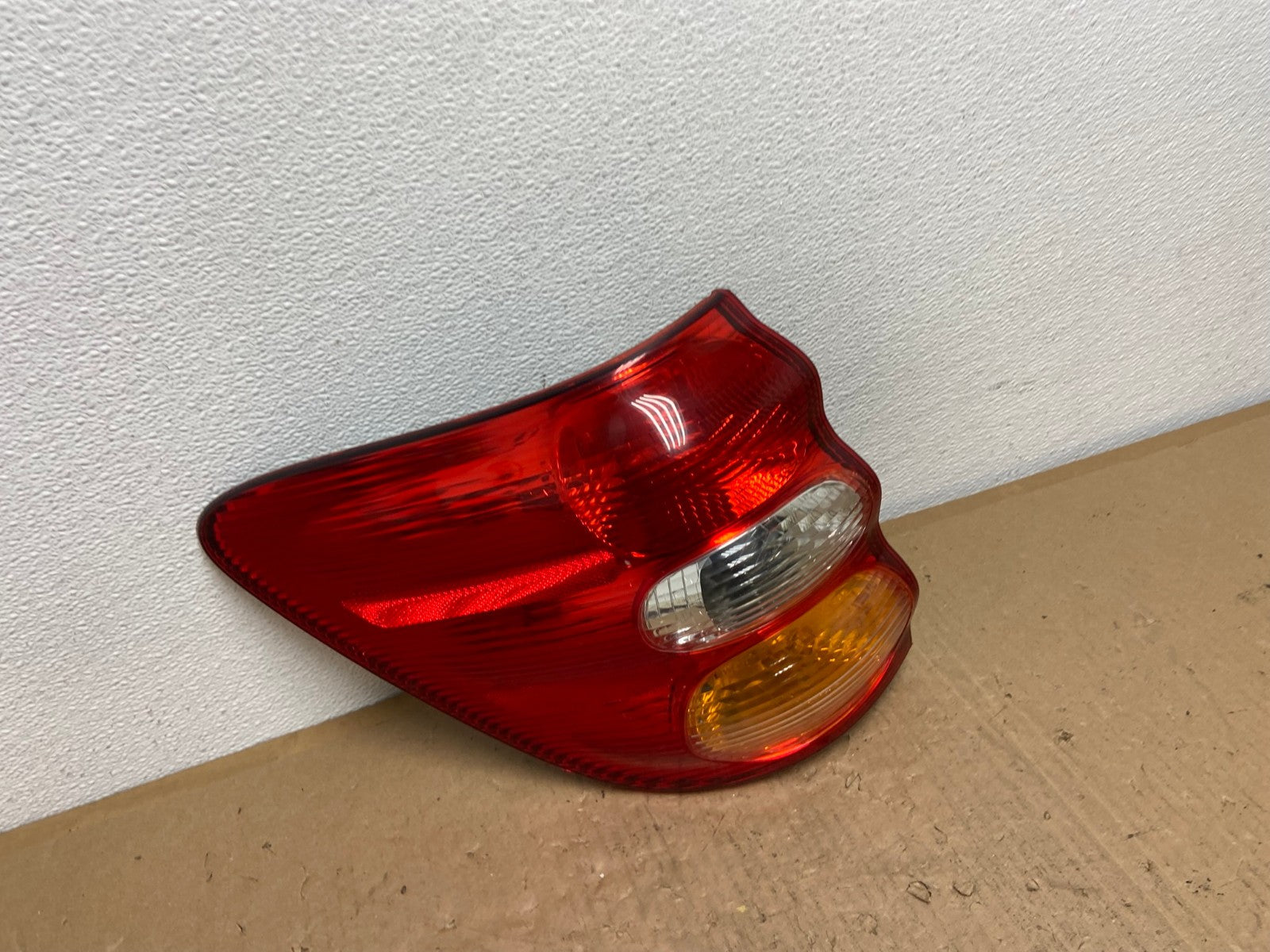 2001 to 2004 Toyota Sequoia Left Driver Lh Side Tail Light Oem AB6681 LK2