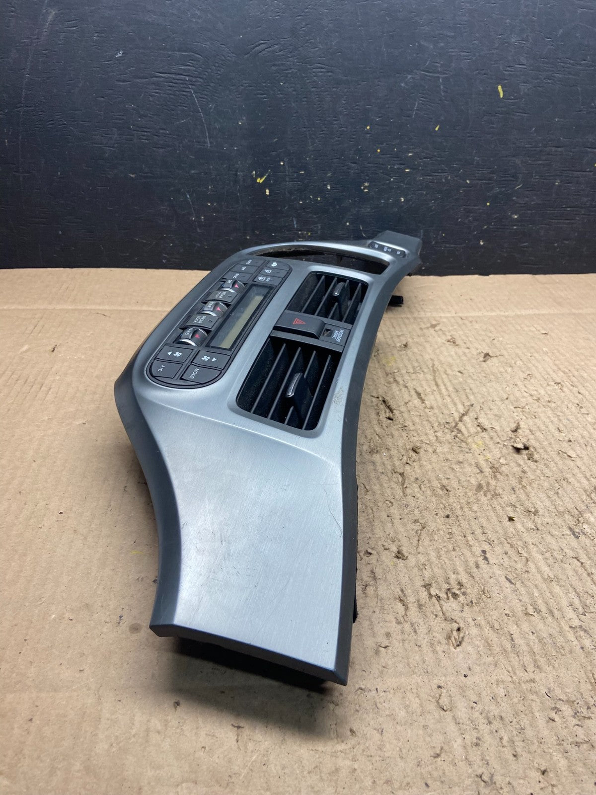 2005 to 2010 Honda Odyssey Radio Climate Control Dash Trim Bezel Q1017 DG4