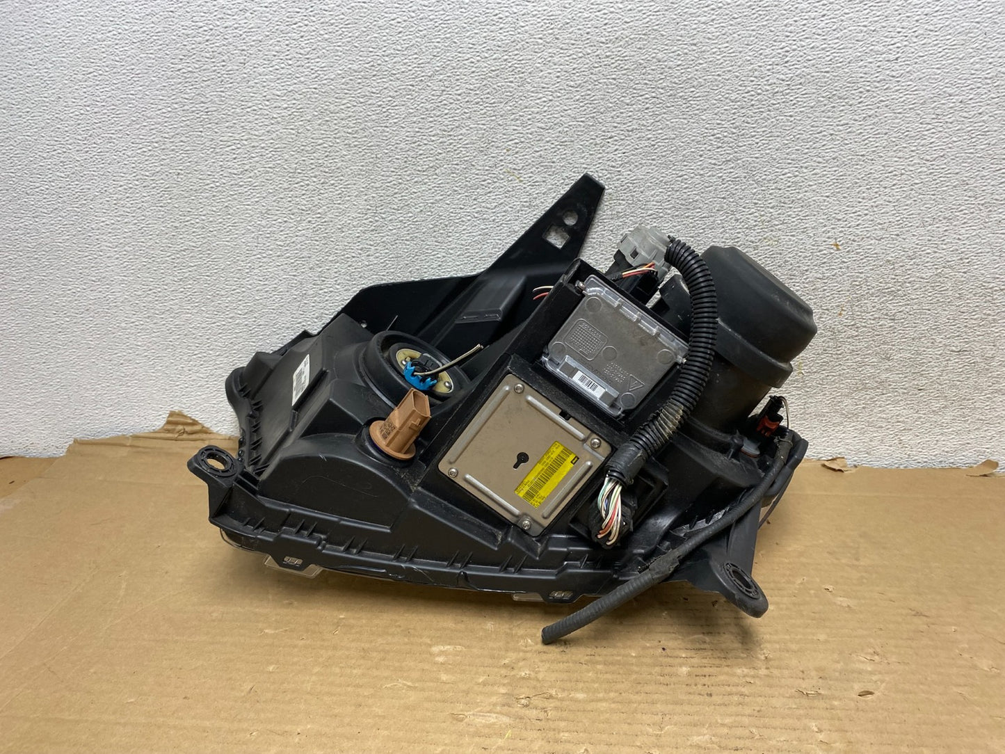 2011 to 2013 Dodge Durango Right Passenger RH Xenon Headlight AG9243 DW7