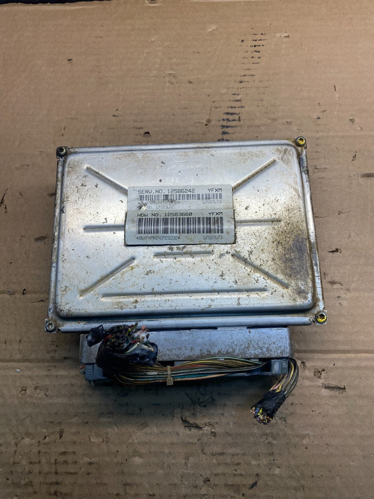 2004 GMC Envoy Silverado Engine Computer ECU ECM Module 12586242 AD9391 DG0
