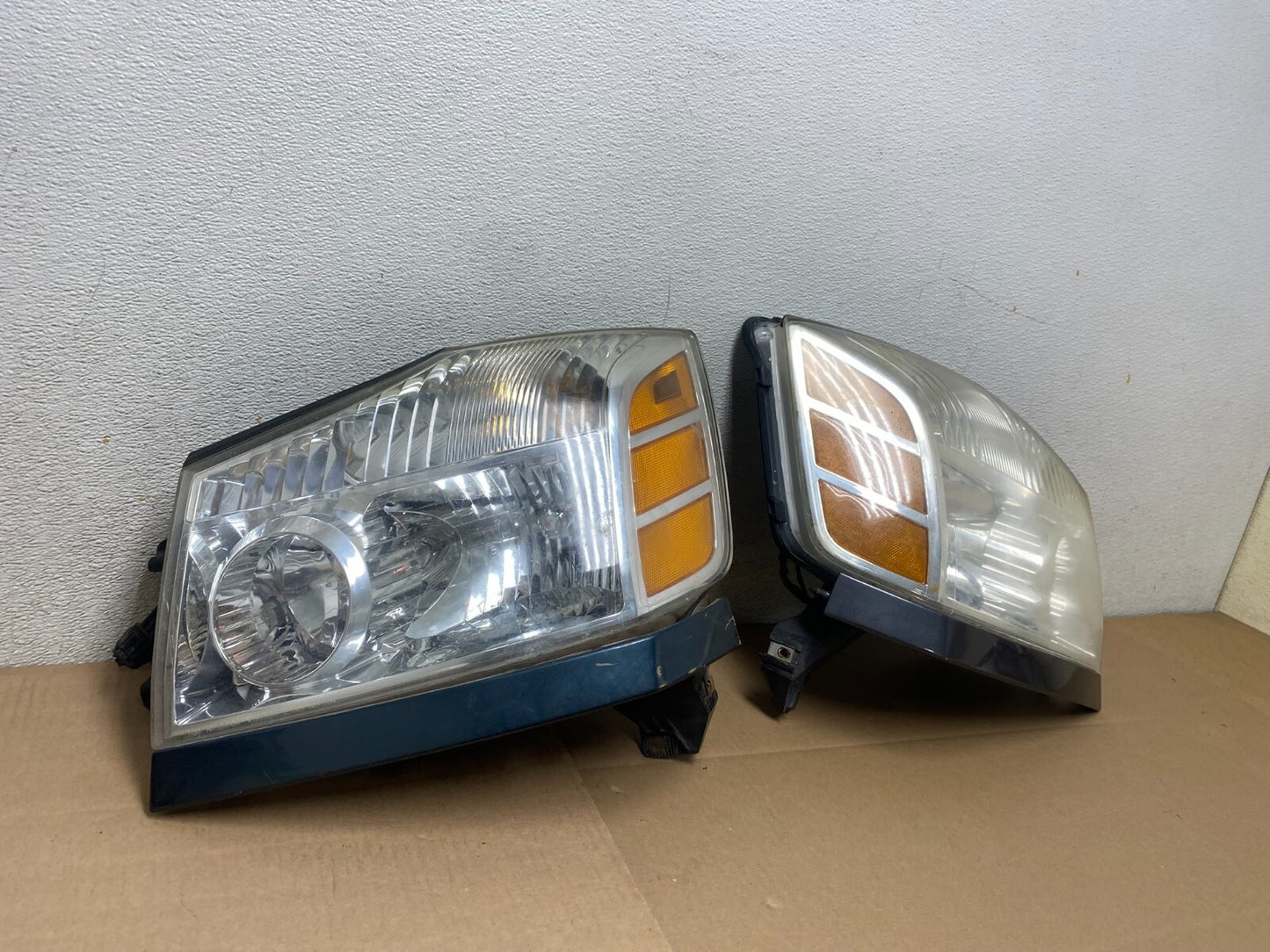 2004 to 2007 Nissan Armada Left+Right Side Set Headlights Oem M4613 DW2