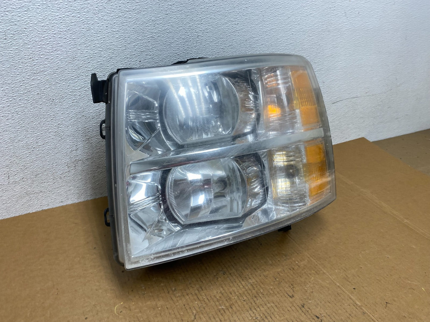 2007 to 2014 Chevrolet Silverado Left Driver Lh Side Headlight AD9321 DW2