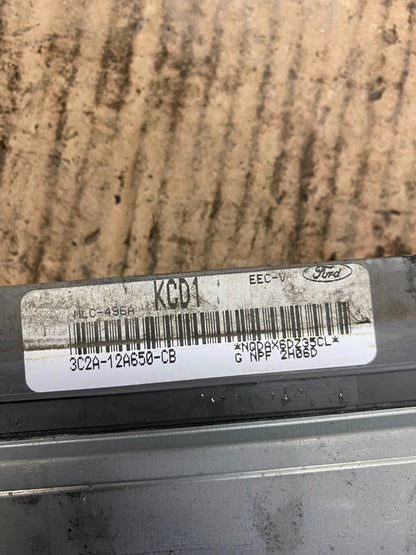 2003 Ford Van E350 E450 Engine Control Module Unit ECU Q0761 DG3