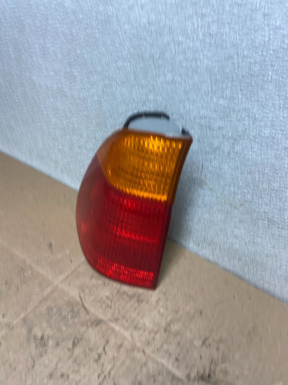 2000 2001 2002 2003 BMW E53 X5 Left Driver LH Tail Light Oem Y9179 DW1