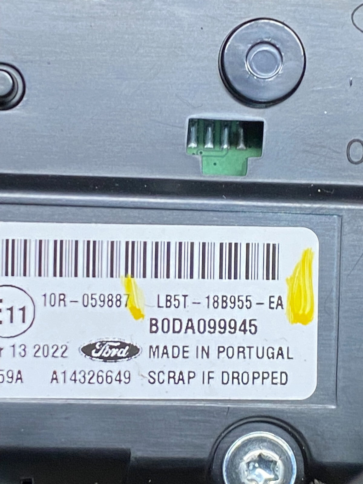 2020 to 2023 Ford Explorer Console Radio Display Screen Air Vents F8957 DG16