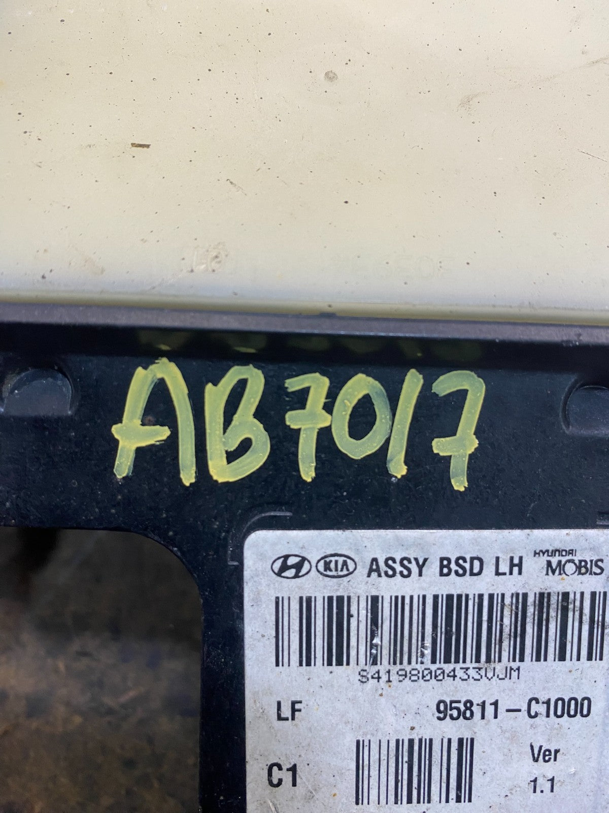 2015 to 2017 Hyundai Sonata Rear Blind Spot Alert Sensor OEM ab7017 DG3