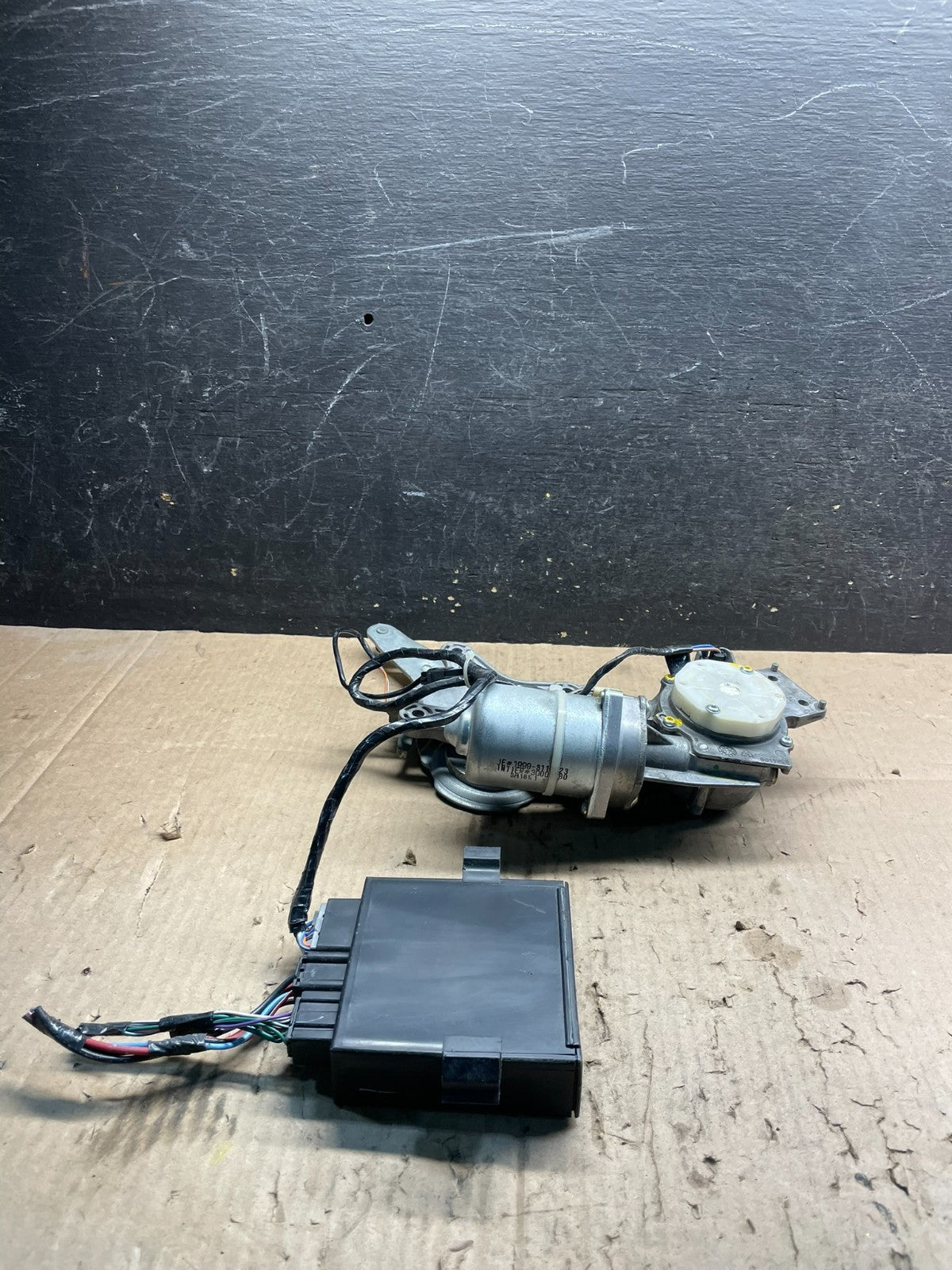 2007 2008 Acadia Enclave Escalade Suburban Liftgate Door Module Motor T7366 DG3