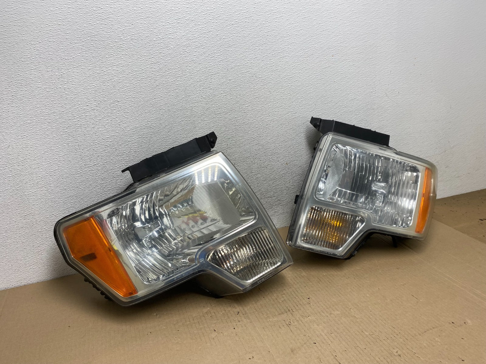 2009 to 2014 Ford F-150 F150 Left+Right Halogen Headlights AF5841 DW2