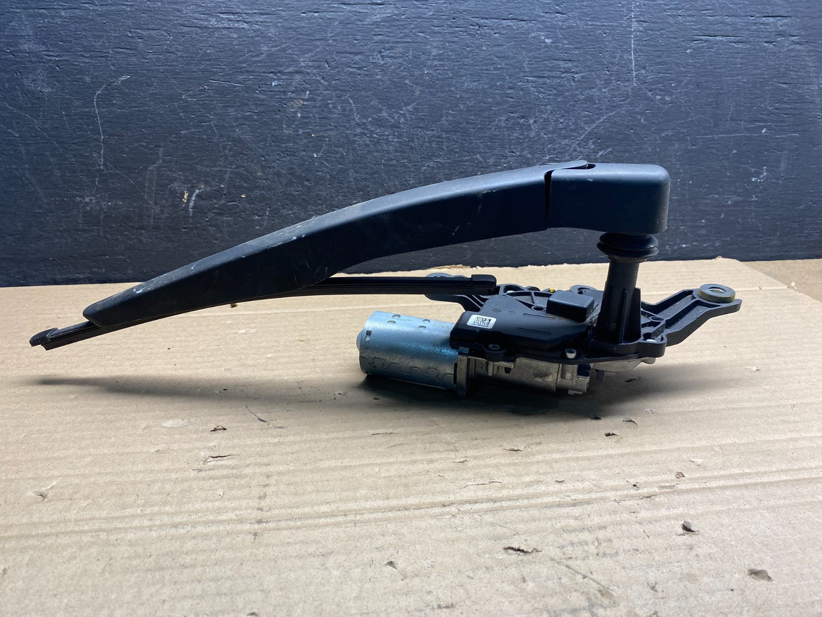 2020 to 2023 Ford Explorer Rear Windshield Wiper Motor ad9468 DG3
