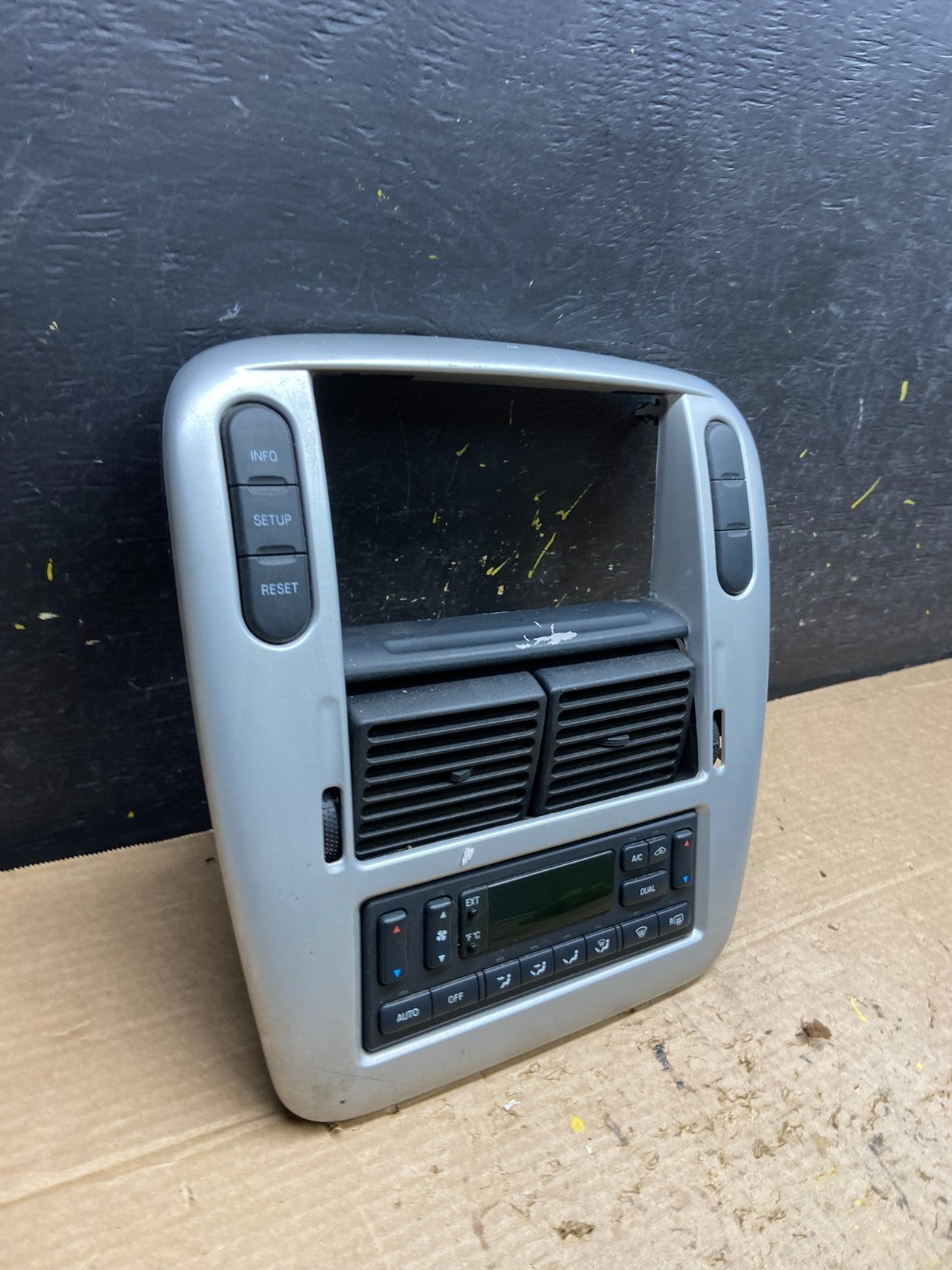 2002 to 2003 Ford Explorer Radio Dash Bezel Climate Control Air Vent x1129 DG2