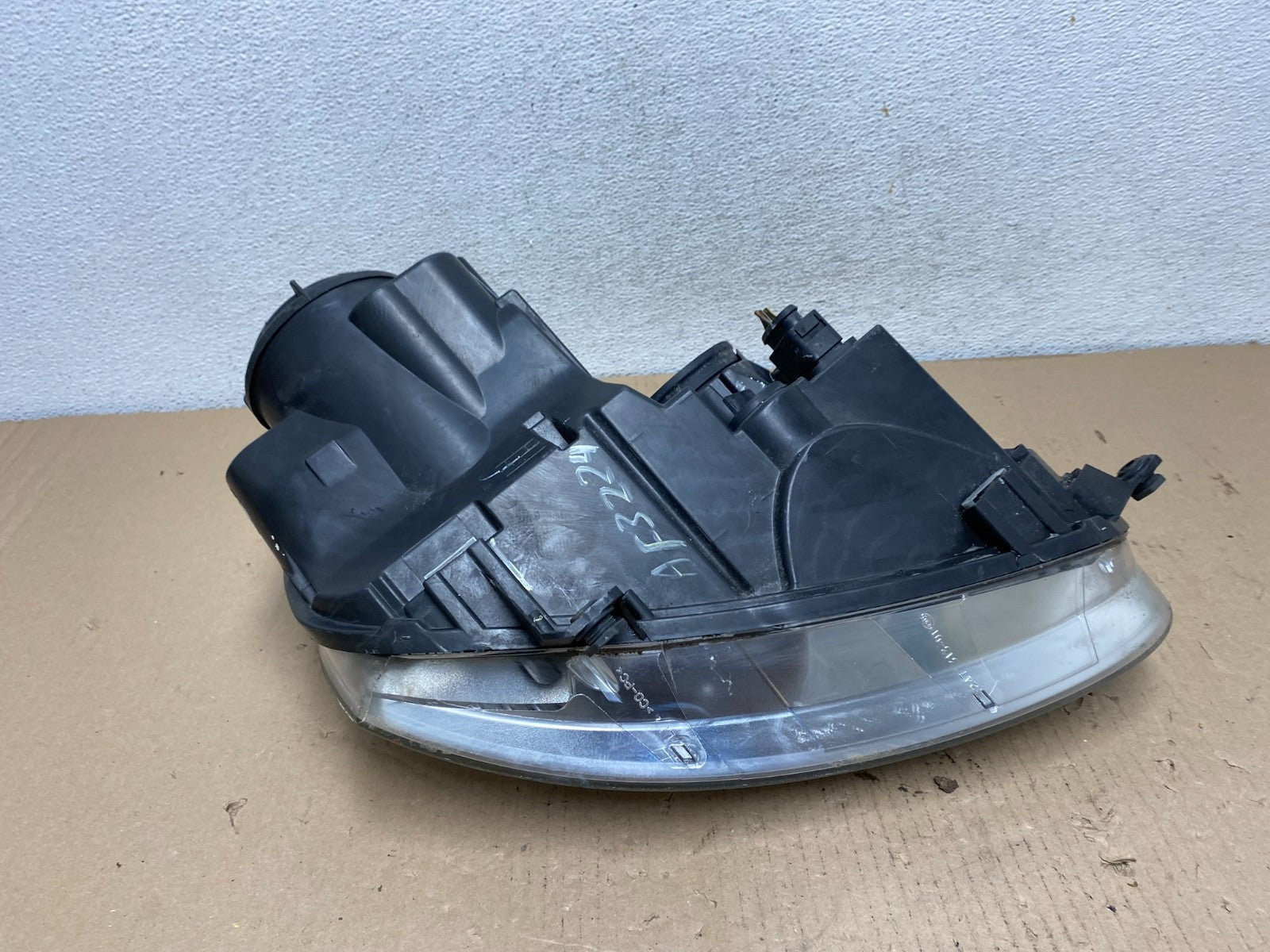 2005 to 2010 Volkswagen Jetta Left Driver LH Side Headlight Halogen AF3224 DW8