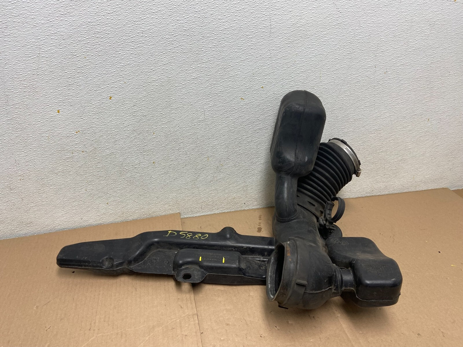 2009 to 2014 Cadillac Escalade Air Cleaner Filter Hose Duct D5880 OEM4