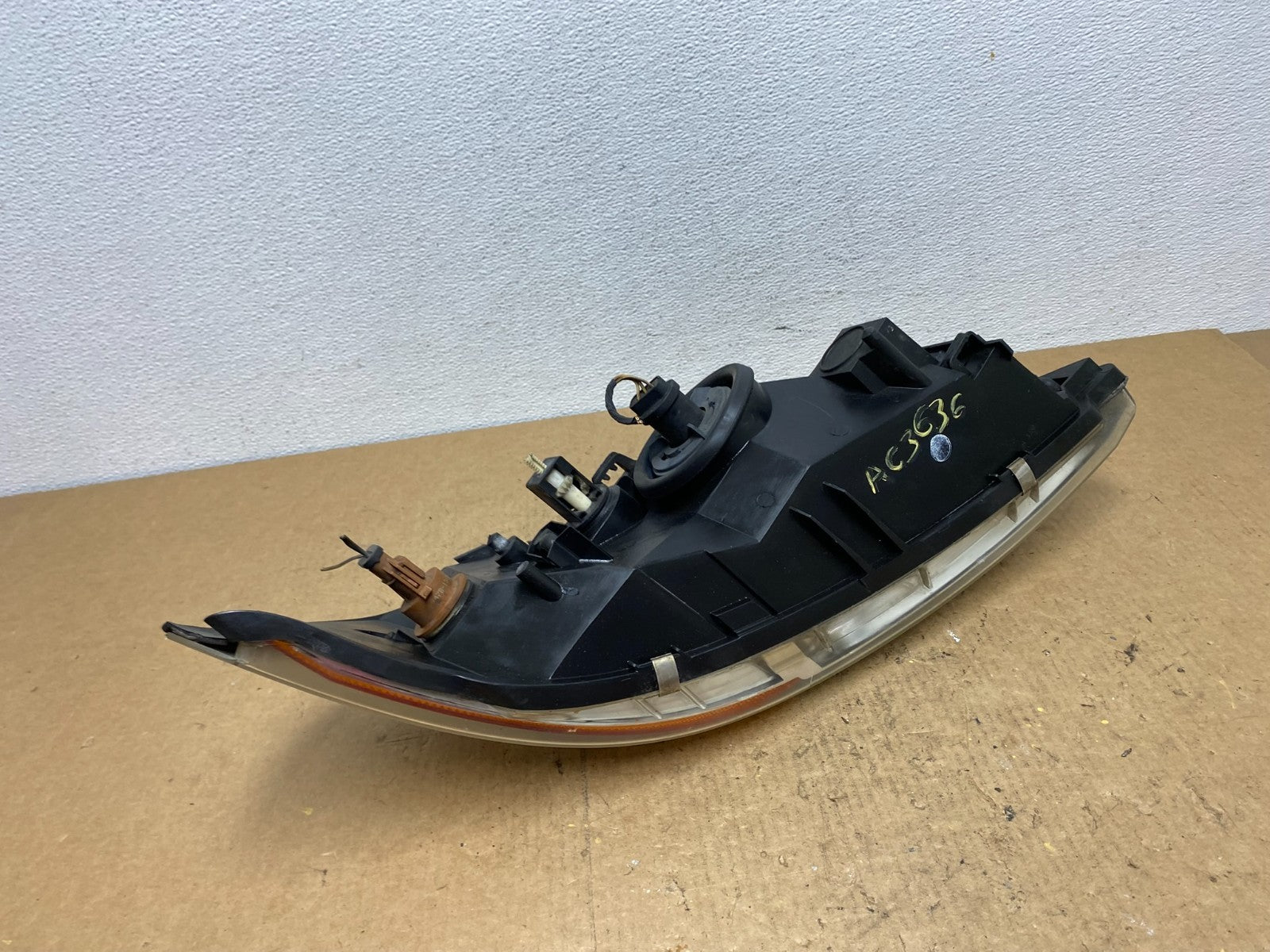 1999 to 2003 Ford Windstar Left Driver LH Halogen Headlight AC3636 DW5