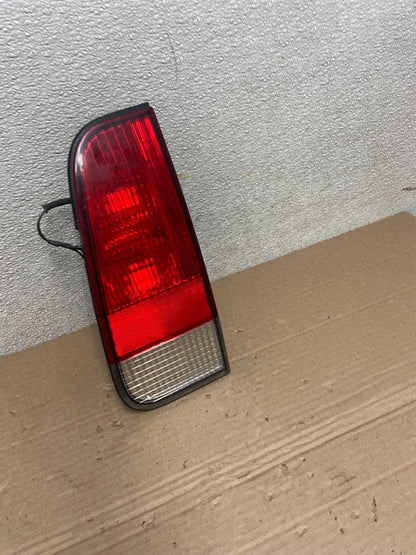 2003 to 2005 Lincoln Aviator Right Passenger Inner Tail Light Side OEM AB1043 LK2