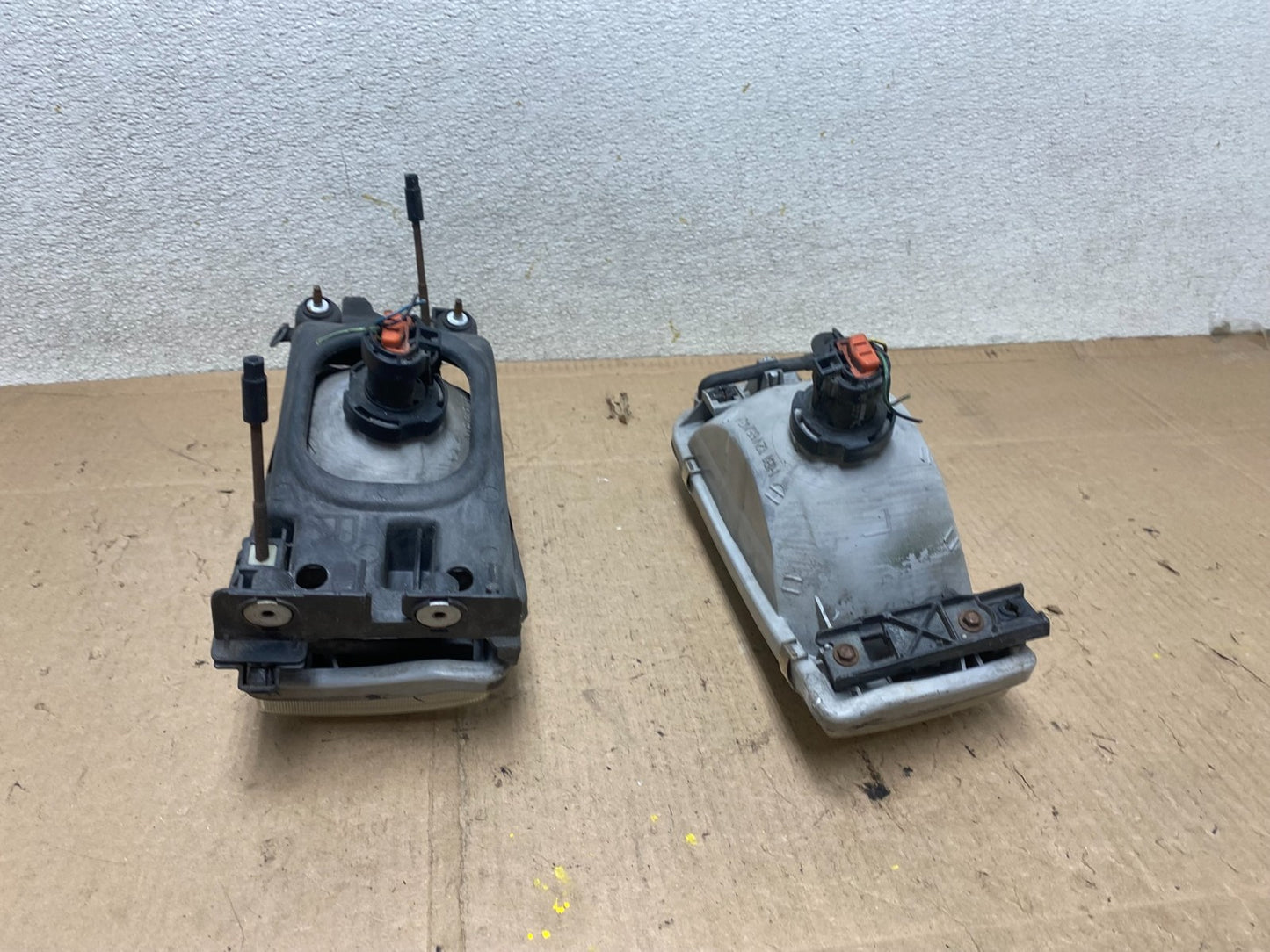 1997 to 1999 Nissan Maxima Left+Right Side Headlights Halogen OEM R7416 DW9