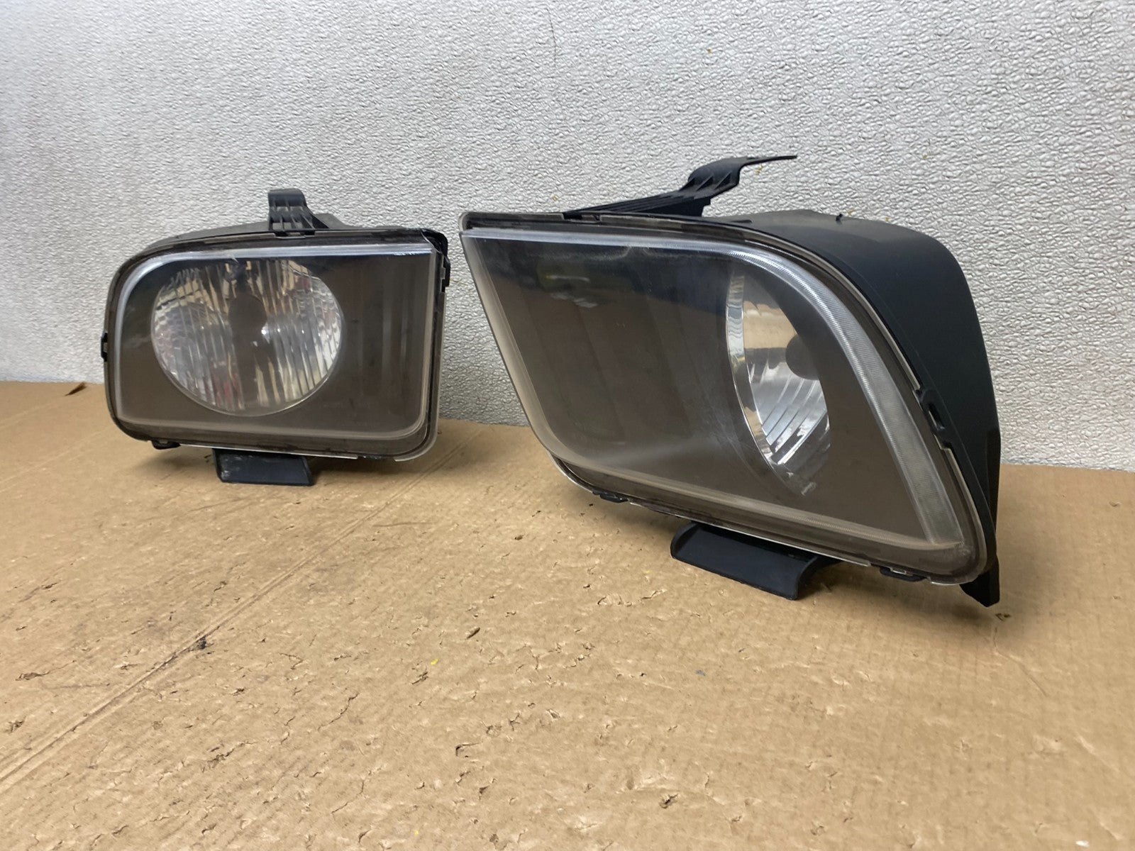 2005 to 2009 Ford Mustang Left+Right Set Side Black Halogen Headlights V3067 DW1