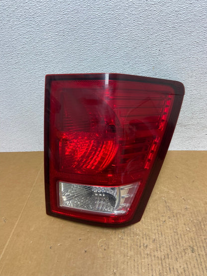 2007 2008 2009 2010 Jeep Grand Cherokee Right Passenger Tail Light AE0575 LK0