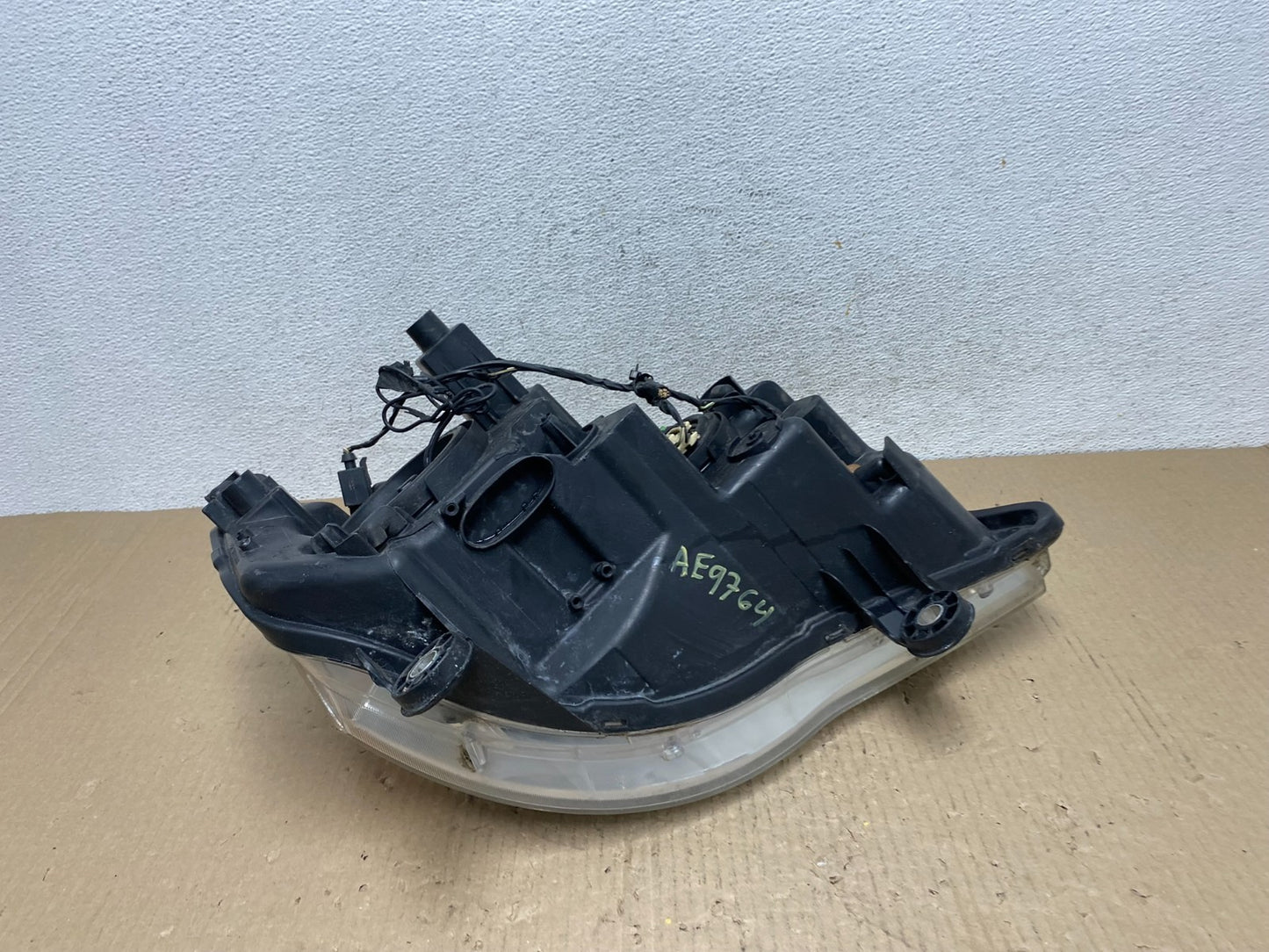 2008 to 2016 Chrysler Town and Country Left Driver Lh Side Headlight AE9764 DW7