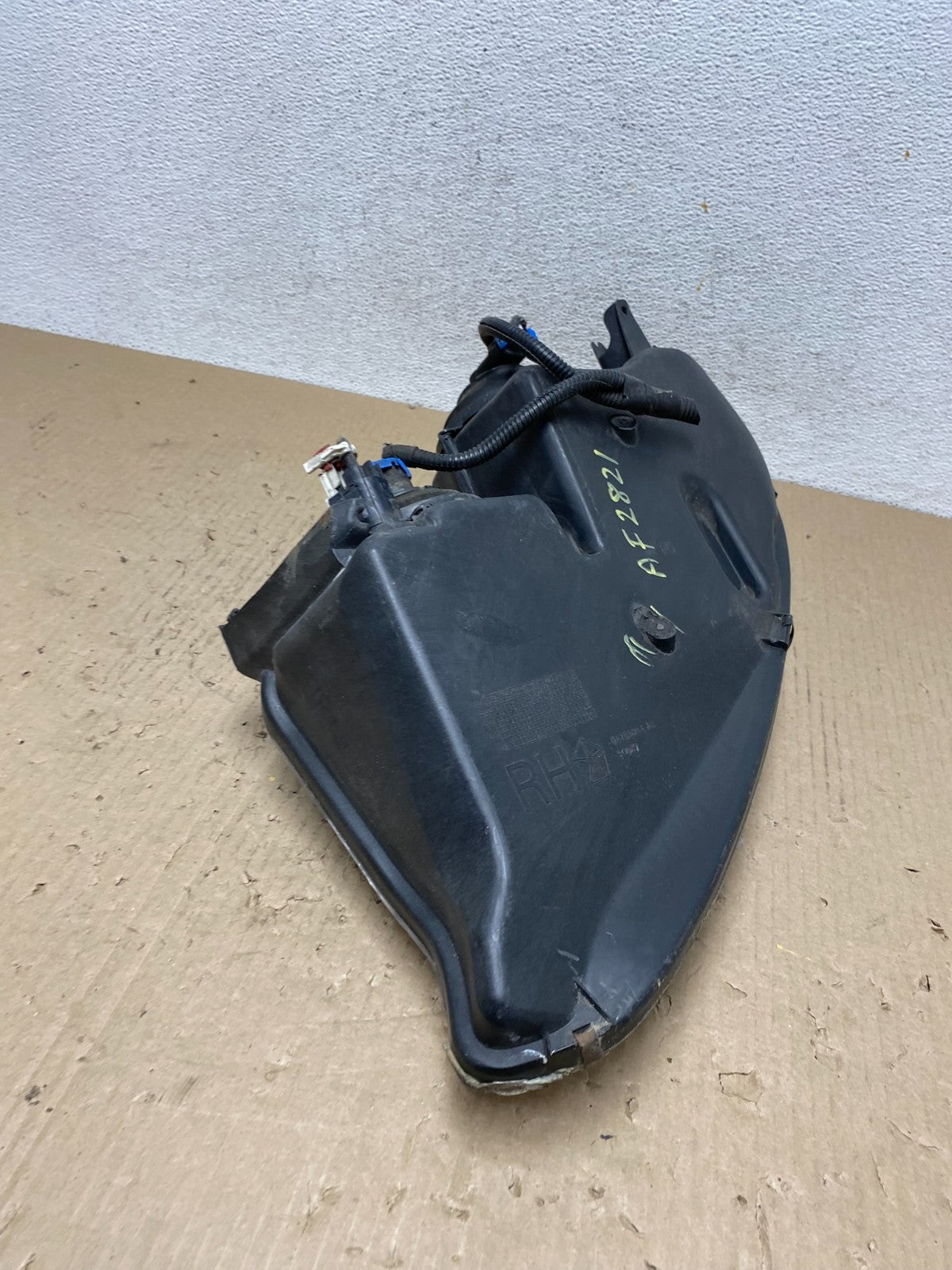 1998 -2004 Chrysler Concorde Right Passenger RH Halogen Headlight af2821 DG8