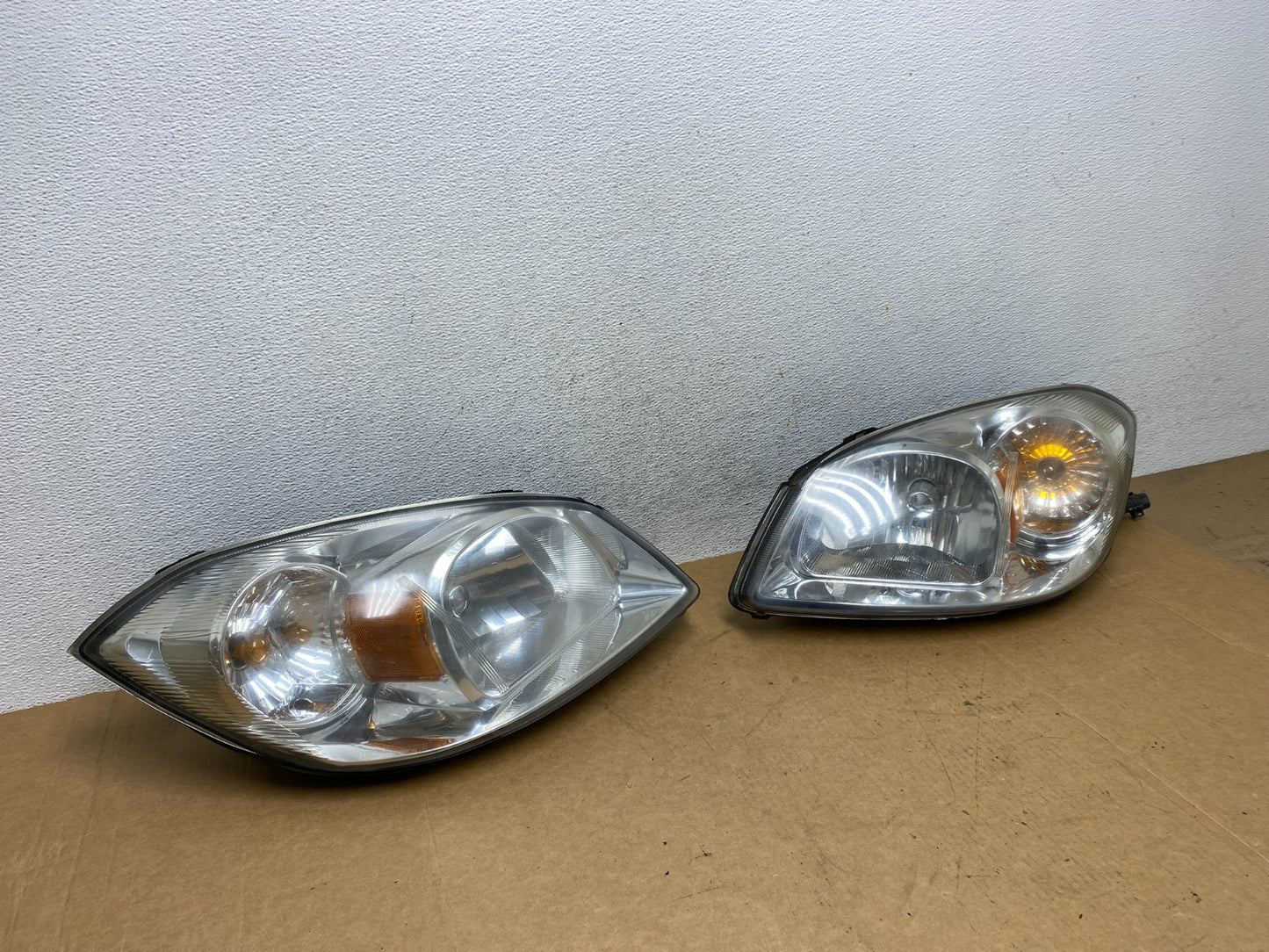 2005 - 2010 Chevrolet Cobalt Sedan Left+Right Headlights AE2996 DW2