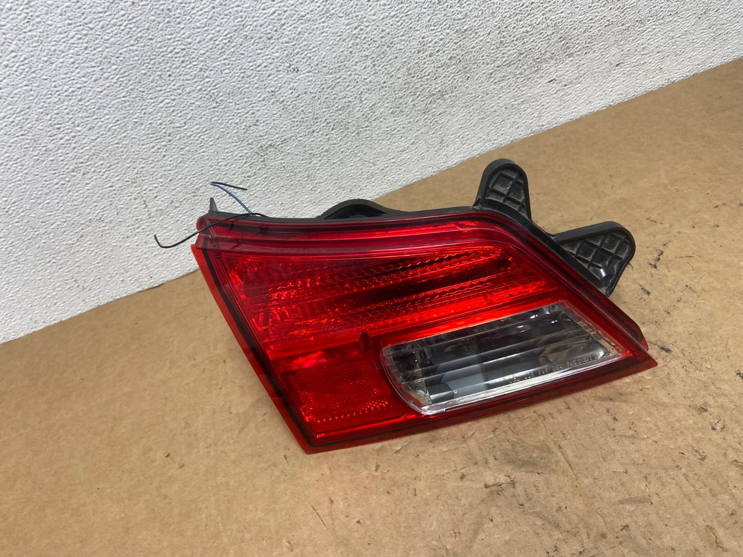 2010-2014 Subaru Outback Left Driver Lh Side Inner Tail Light AD5139 LK0