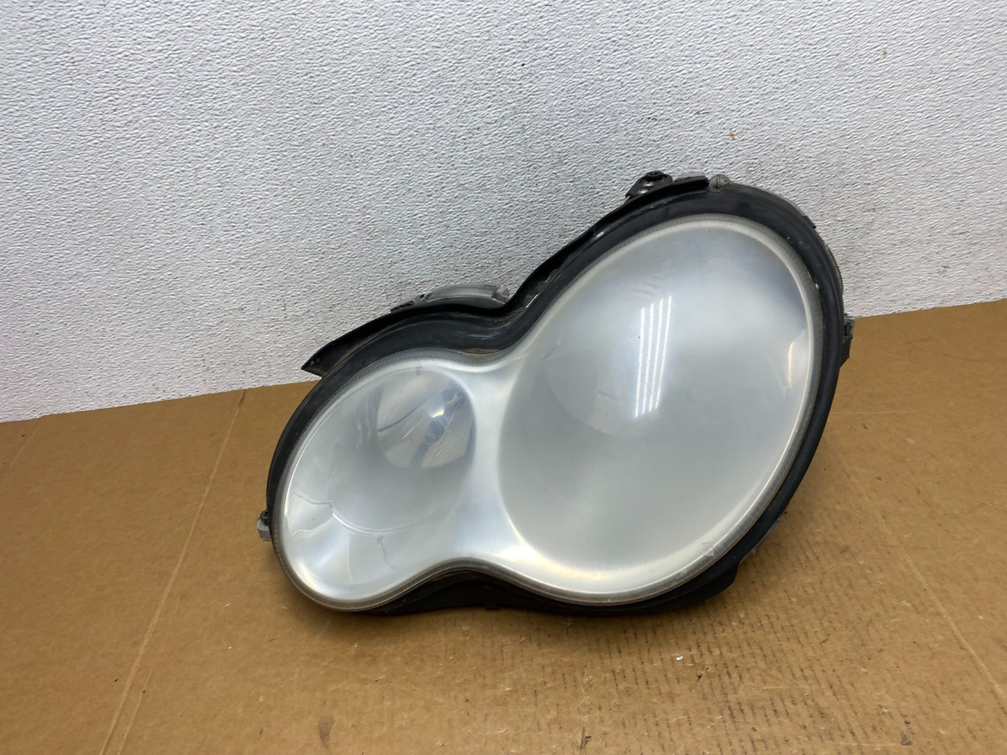 2005 to 2007 Mercedes-Benz C-Class Left Driver LH Side Headlight AD9226 DW0
