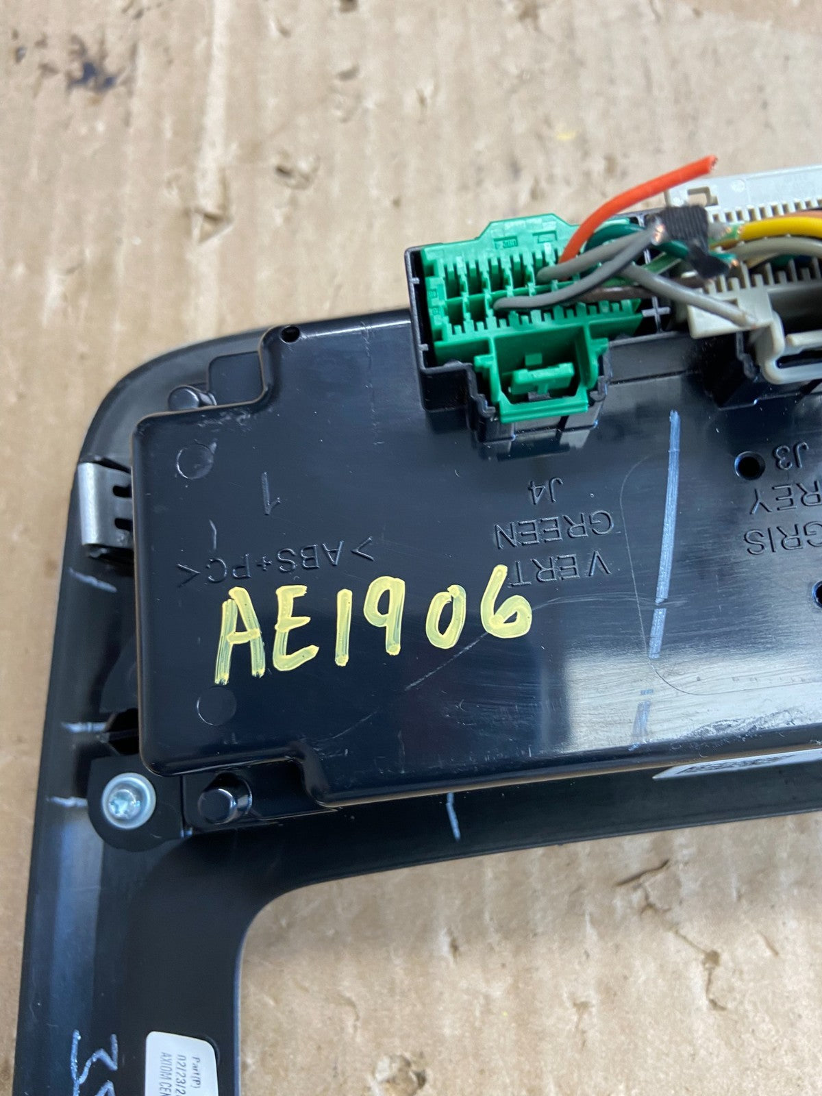 2013 - 2016 GMC Acadia A/C Heater Climate Control Radio Panel Bezel OE AE1906 DG5