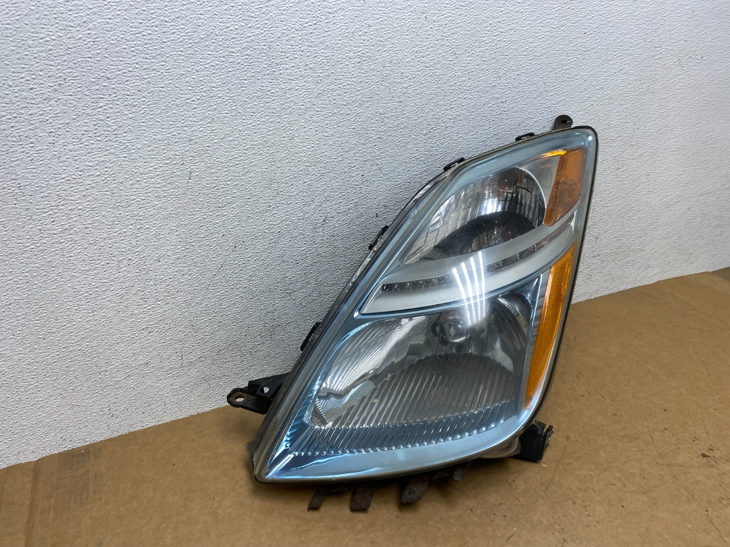 2006-2009 Toyota Prius Left Driver LH Side Blue Headlight Halogen AE3068 DW2