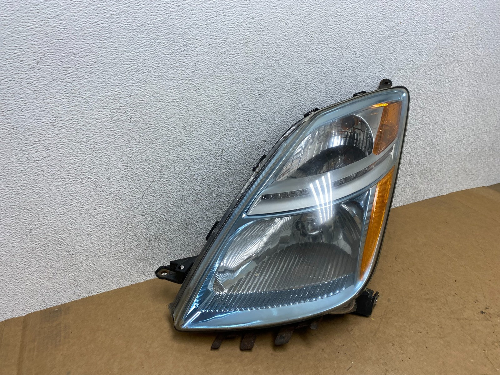 2006-2009 Toyota Prius Left Driver LH Side Blue Headlight Halogen AE3068 DW2