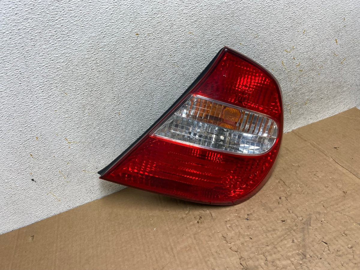 2002 2003 2004 Toyota Camry Tail Light Right Passenger Rh Side AI5587 LK2